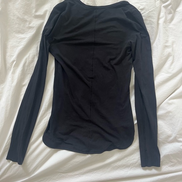Black Lululemon long selve shirt - Picture 3 of 3